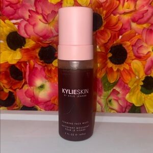 KYLIE SKIN Pink and Brown Cleanser